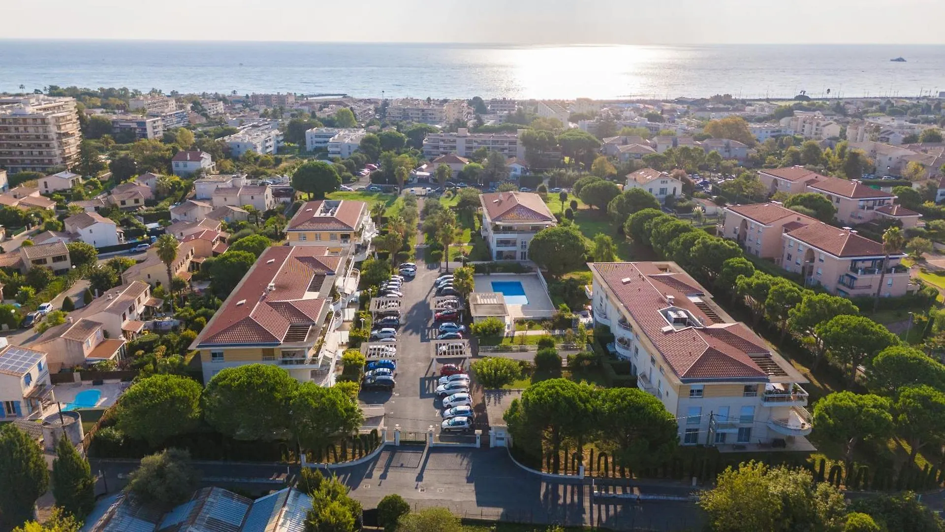 Proche Thalazur Et Plages, Parking Prive, Piscine Antibes Apartment